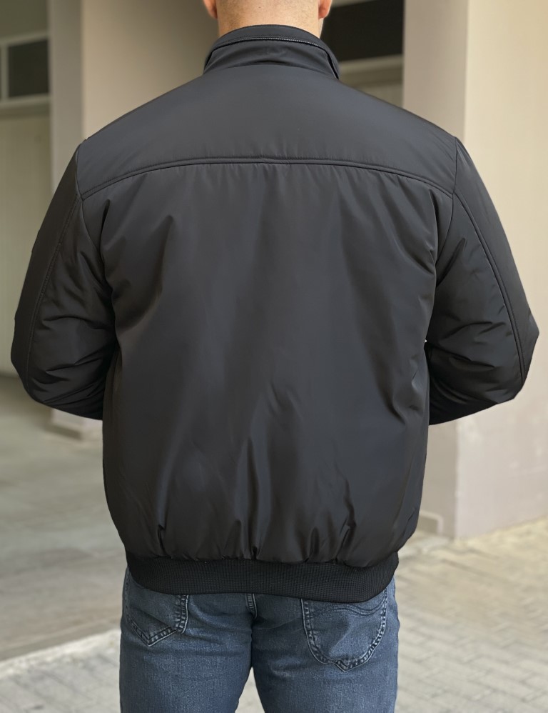 Ανδρικό μαύρο μπουφάν με γιακά και λάστιχο HM480930 φωτογραφία